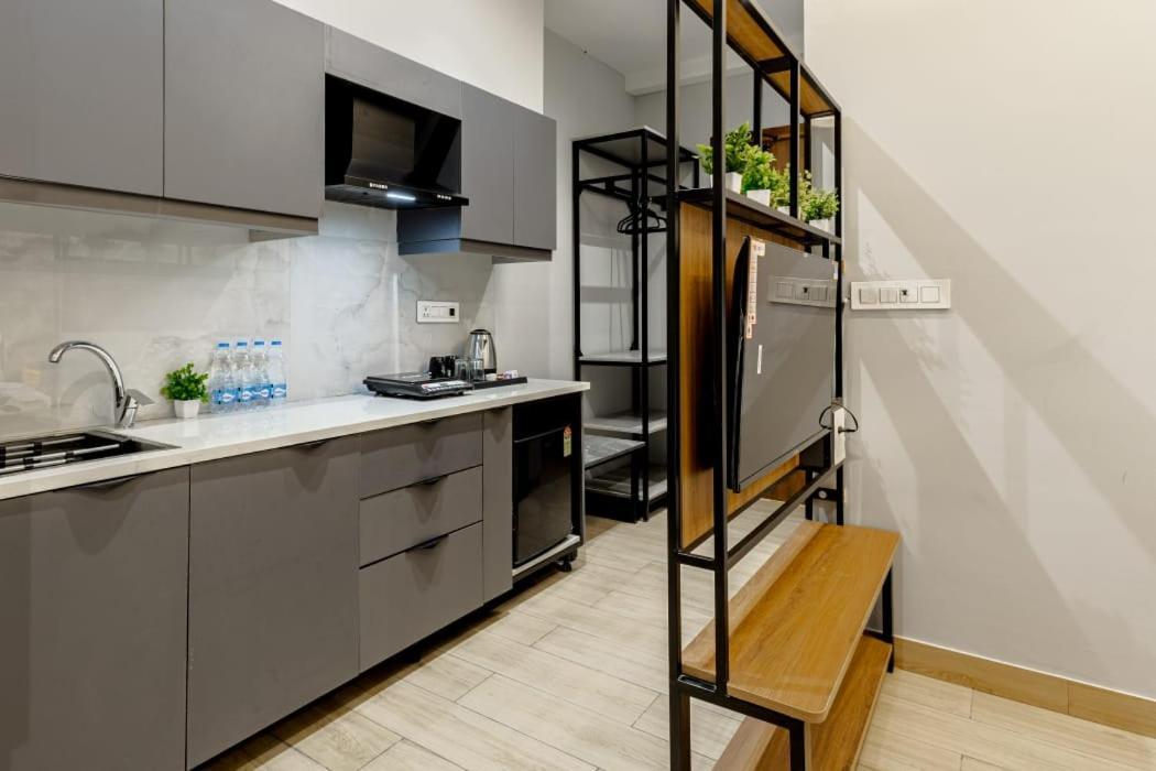 Hotel Imperial Stayz Sector 51 Gurgaon Exterior photo